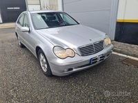 Usata Mercedes C220 Elegance 115 CV (84 kW) 2002 Grigio Berlina