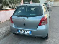 Usata Toyota Yaris Sol 90 CV (66 kW) 2006 Grigio Utilitaria