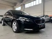 Usata Volvo V40 Kinetic 115 CV (84 kW) 2014 Nero Berlina