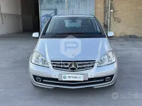 Usata Mercedes A180 Premium 109 CV (80 kW) 2012 Grigio Utilitaria