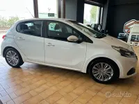Usata Peugeot 208 Allure 82 CV (60 kW) 2016 Bianco Utilitaria