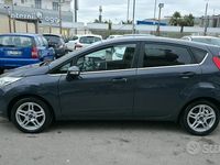 Usata Ford Fiesta Titanium 75 CV (55 kW) 2013 Grigio Berlina