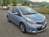 Usata Toyota Yaris Active 69 CV (50 kW) 2014 Blu Utilitaria