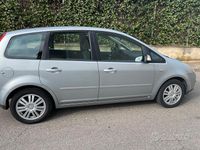 Begagnad Ford Focus 110 HK (80 kW) 2004 Grå Minibuss