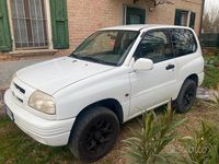 Usata Suzuki Vitara 94 CV (69 kW) 2000 Bianco SUV