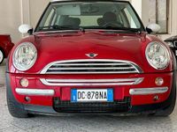 Begagnad Mini ONE 88 HK (64 kW) 2006 Röd Halvkombi