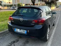 Usata Opel Astra Cosmo 140 CV (102 kW) 2010 Nero Berlina