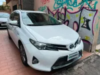 Usata Toyota Auris Hybrid Lounge 99 CV (72 kW) 2015 Bianco Station wagon