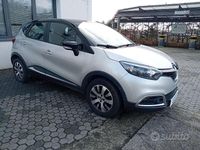 Usado Renault Captur 90 CV (66 kW) 2017 Gris SUV