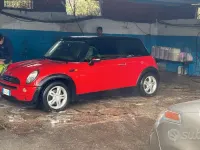 Begagnad Mini ONE 90 HK (66 kW) 2002 Röd Halvkombi