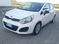 Usata Kia Rio EX 85 CV (62 kW) 2012 Bianco Berlina