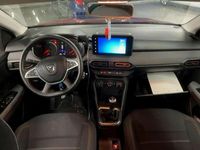 Begagnad Dacia Sandero Comfort 91 HK (66 kW) 2022 Röd Sedan