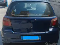 Usata Toyota Yaris 68 CV (50 kW) 2001 Blu Berlina