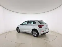 Usata VW Polo Life 95 CV (69 kW) 2024 Reflex silver metallizzato Utilitaria