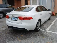 Usata Jaguar XE 180 CV (132 kW) 2017 Bianco Berlina