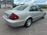 Usata Mercedes E220 Classic 150 CV (110 kW) 2002 Grigio Berlina