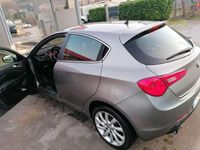 Usata Alfa Romeo Giulietta Exclusive 150 CV (110 kW) 2015 Grigio Utilitaria