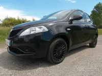 Usata Lancia Ypsilon Silver 69 CV (50 kW) 2017 Nero Utilitaria