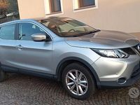 Usata Nissan Qashqai Acenta 131 CV (96 kW) 2015 Grigio SUV