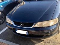 usata Opel Vectra 1.6i 16V cat 4 porte Edition 2000