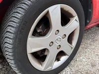 Begagnad Mazda 2 68 HK (50 kW) 2006 Röd Sedan