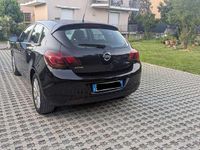 Usata Opel Astra Cosmo 110 CV (80 kW) 2010 Nero Berlina