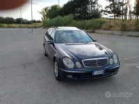 Usata Mercedes E220 150 CV (110 kW) 2004 Bluazzurro Station wagon