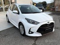 Usata Toyota Yaris Hybrid Active 92 CV (67 kW) 2023 Bianco Berlina