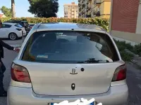 Usata Toyota Yaris 68 CV (50 kW) 2002 Grigio Berlina