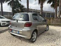 Usata Toyota Yaris 106 CV (77 kW) 2001 Bronzo Berlina