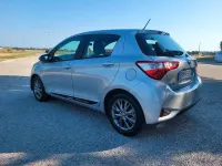 Usata Toyota Yaris Hybrid Active 73 CV (53 kW) 2017 Grigio Berlina