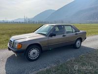 Usata Mercedes 190 90 CV (66 kW) 1988 Marrone Berlina