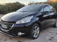 Usata Peugeot 208 Active 68 CV (50 kW) 2014 Nero Utilitaria