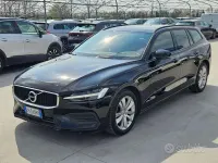 Usata Volvo V60 Momentum 163 CV (119 kW) 2021 Nero Station wagon