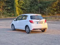 Usata Toyota Yaris Hybrid Active 73 CV (53 kW) 2016 Bianco Berlina