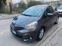 usata Toyota Yaris 1.0i 16V cat 5 porte