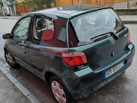 Usata Toyota Yaris 68 CV (50 kW) 2000 Verde Berlina