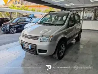 Usado Fiat Panda 4x4 Climbing 60 CV (44 kW) 2006 Gris Utilitario