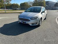 Käytetty Ford Focus 120 HP (88 kW) 2016 Harmaa Sedan