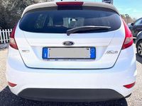 Usata Ford Fiesta 68 CV (50 kW) 2010 Bianco Utilitaria