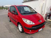 Usata Peugeot 1007 68 CV (50 kW) 2005 Rosso Monovolume