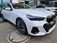 Usata BMW 540 M Sport 303 CV (222 kW) 2025 Mineralweiss metallic Station wagon