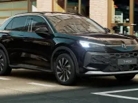 Nuova VW T-Roc Life 150 CV (110 kW) 2026 Grenadill black metallizzato SUV