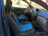 Usata Toyota Yaris 68 CV (50 kW) 2002 Bluazzurro Berlina