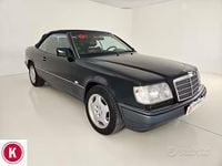 Usata Mercedes E200 136 CV (100 kW) 1996 Blu/azzurro Cabrio