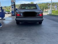 Usata Mercedes 200 72 CV (52 kW) 1985 Grigio Berlina