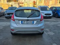 Usata Ford Fiesta Titanium 82 CV (60 kW) 2012 Argento Berlina