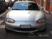 Usata Mazda MX5 110 CV (80 kW) 1999 Grigio Cabrio