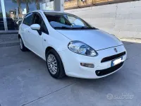Begagnad Fiat Punto Lounge 75 HK (55 kW) 2013 Vit Halvkombi
