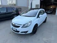 Usata Opel Corsa Enjoy 90 CV (66 kW) 2009 Bianco Utilitaria